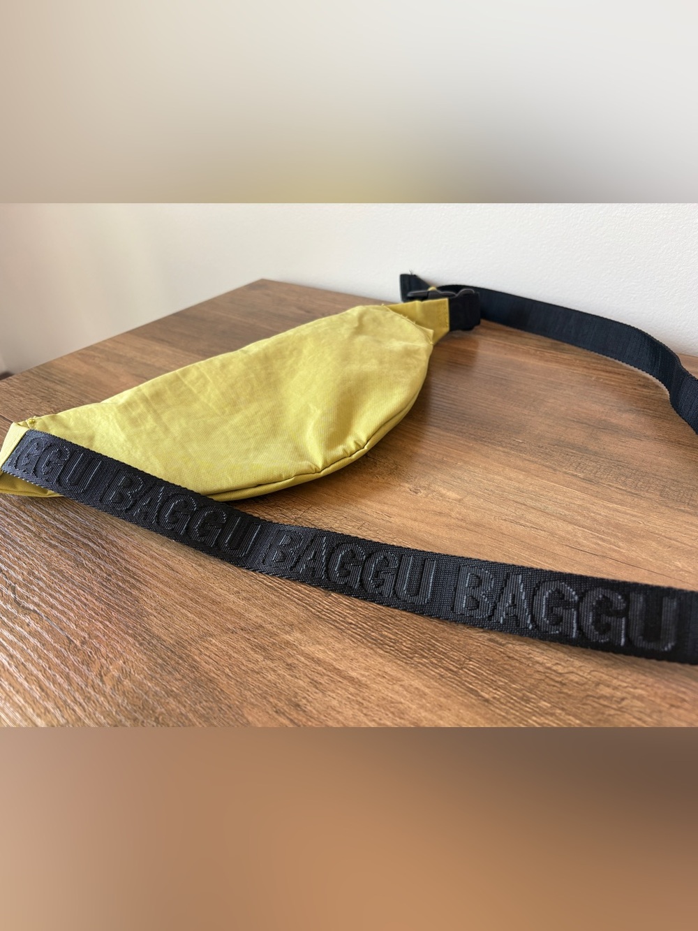 NWOT Baggu Crescent Fanny Pack - Lemongrass - Picture 12 of 12